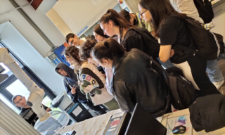 I ragazzi durante le attività nei laboratori ENEA I ragazzi durante le attività nei laboratori ENEA